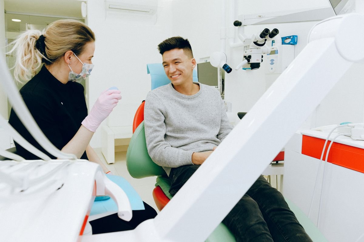 Paciente com sorriso radiante na Face Dente Odontologia em Vila Velha